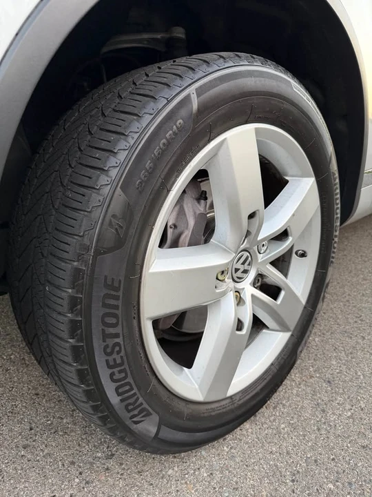 2012 Volkswagen Touareg - Image 14 of 16
