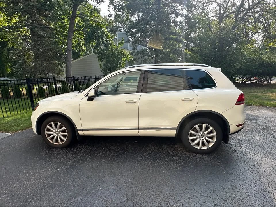 2012 Volkswagen Touareg - Image 2 of 10