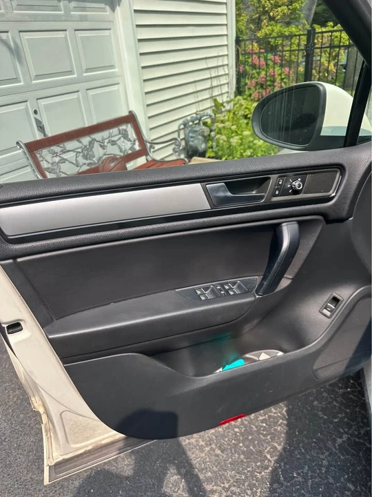 2012 Volkswagen Touareg - Image 8 of 10