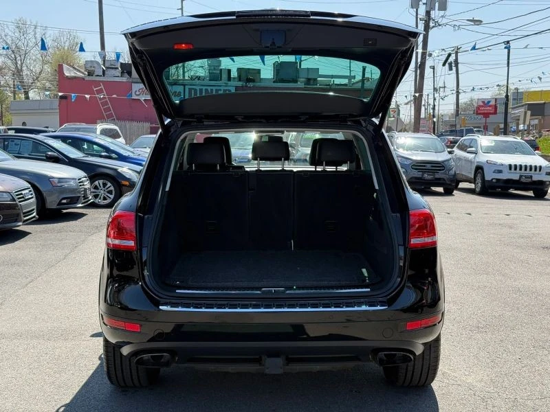 2012 Volkswagen Touareg - Image 9 of 12