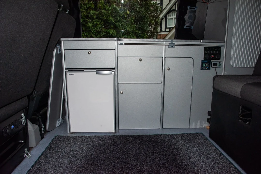 2012 Volkswagen EuroVan - Image 27 of 30