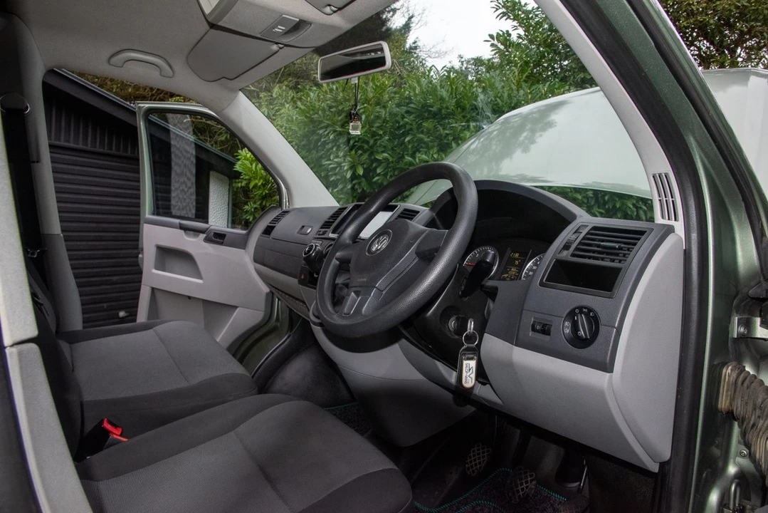 2012 Volkswagen EuroVan - Image 19 of 30