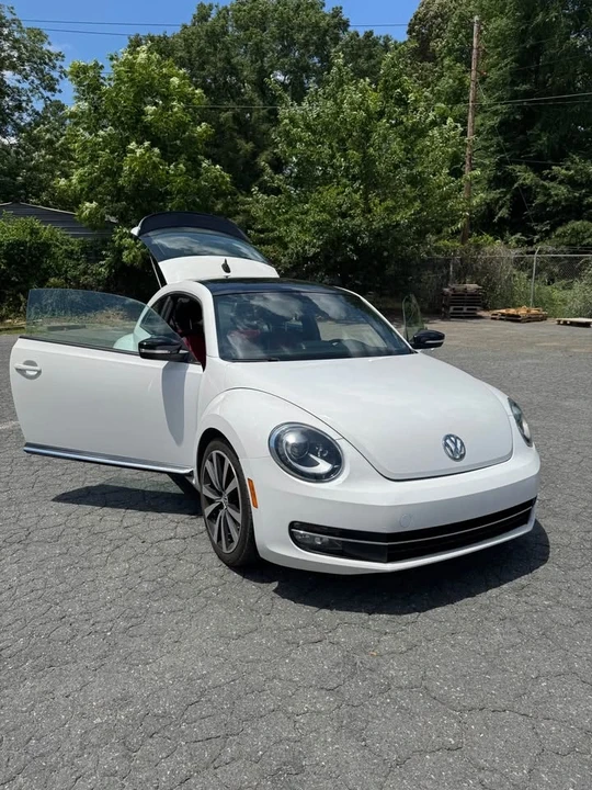 2012 Volkswagen A5 Beetle - Image 2 of 16