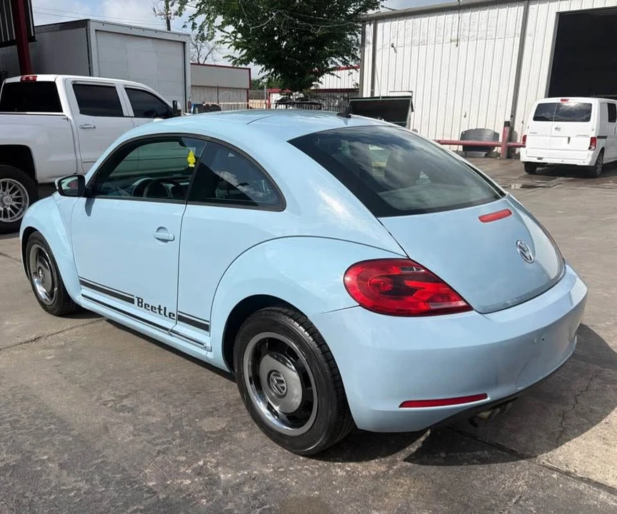 2012 Volkswagen A5 Beetle - Image 4 of 8