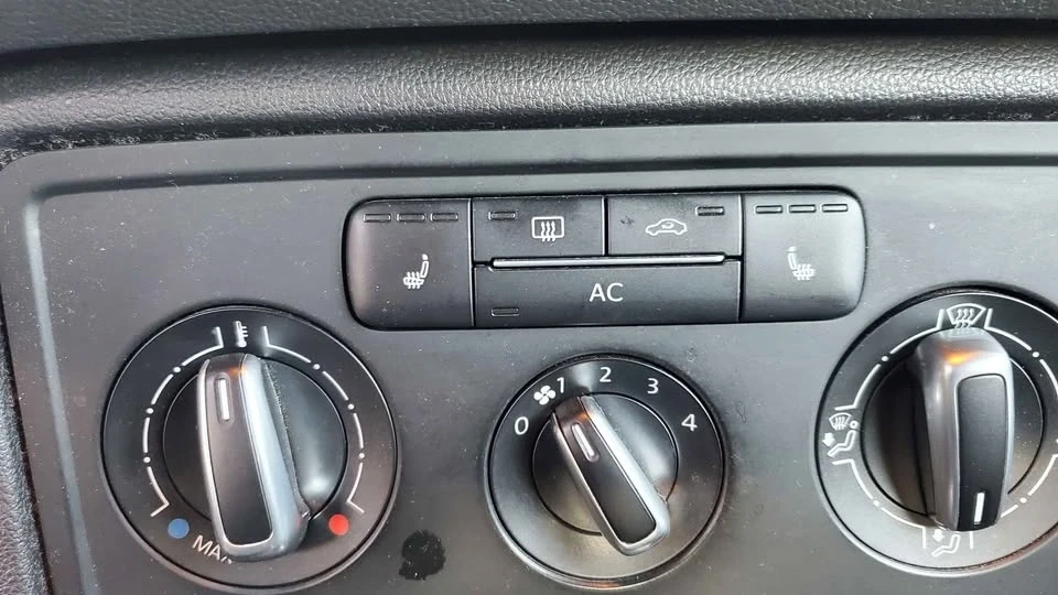 2012 Volkswagen A5 Beetle - Image 17 of 19