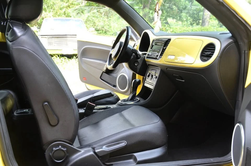 2012 Volkswagen A5 Beetle - Image 10 of 16