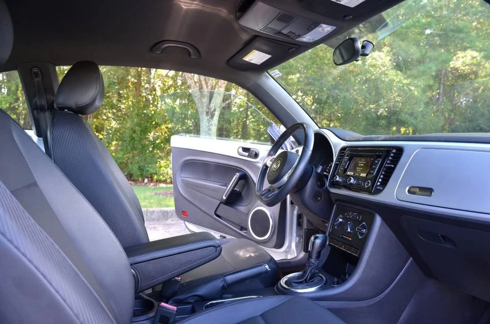 2012 Volkswagen A5 Beetle - Image 7 of 15