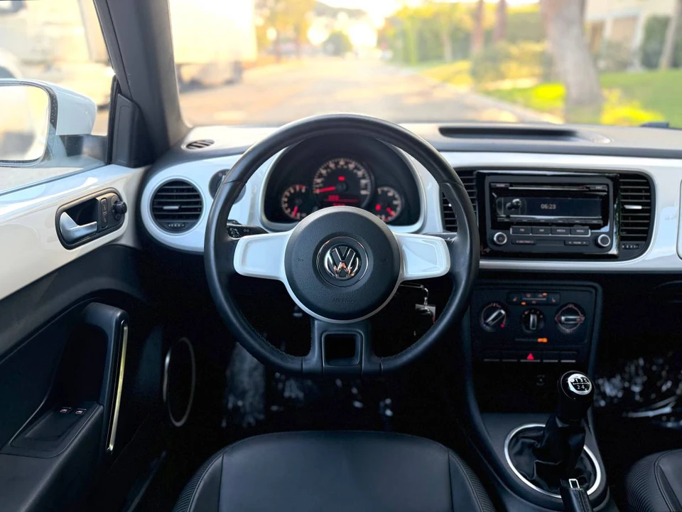 2012 Volkswagen A5 Beetle - Image 8 of 20