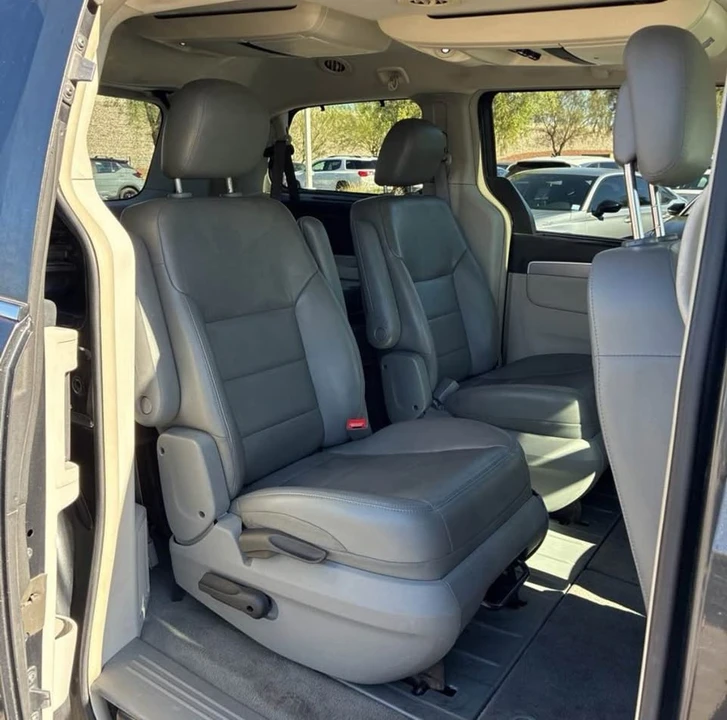 2012 Volkswagen Routan - Image 9 of 9