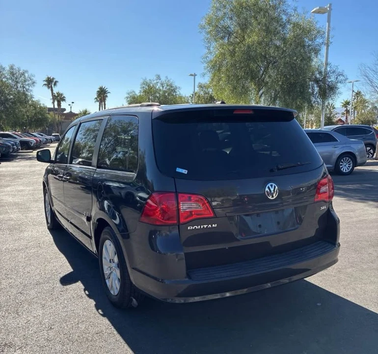 2012 Volkswagen Routan - Image 3 of 9