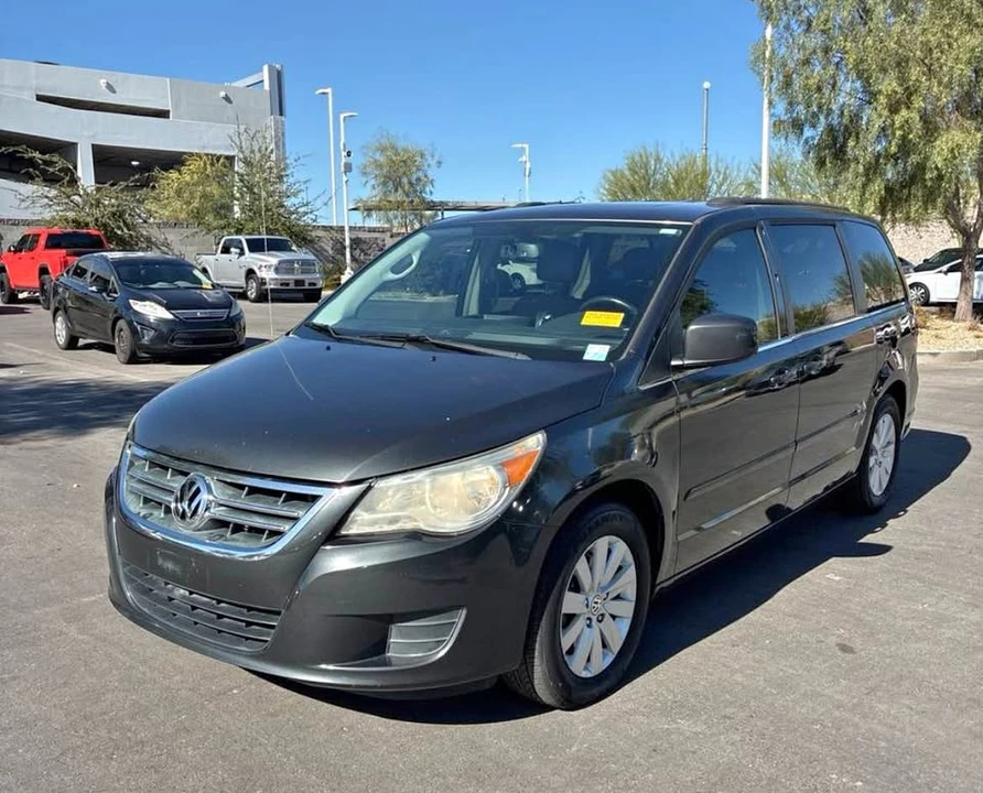 2012 Volkswagen Routan - Image 2 of 9