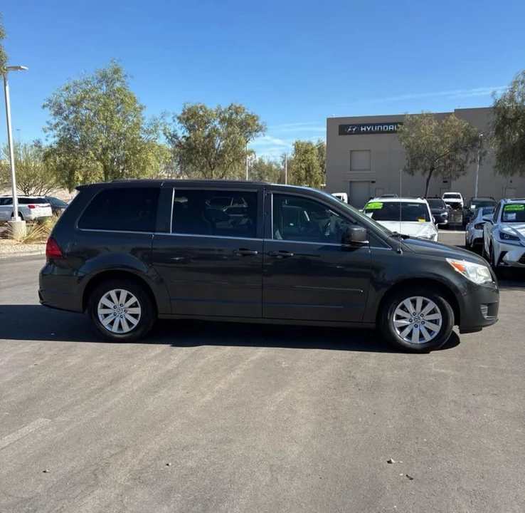 2012 Volkswagen Routan - Image 6 of 9