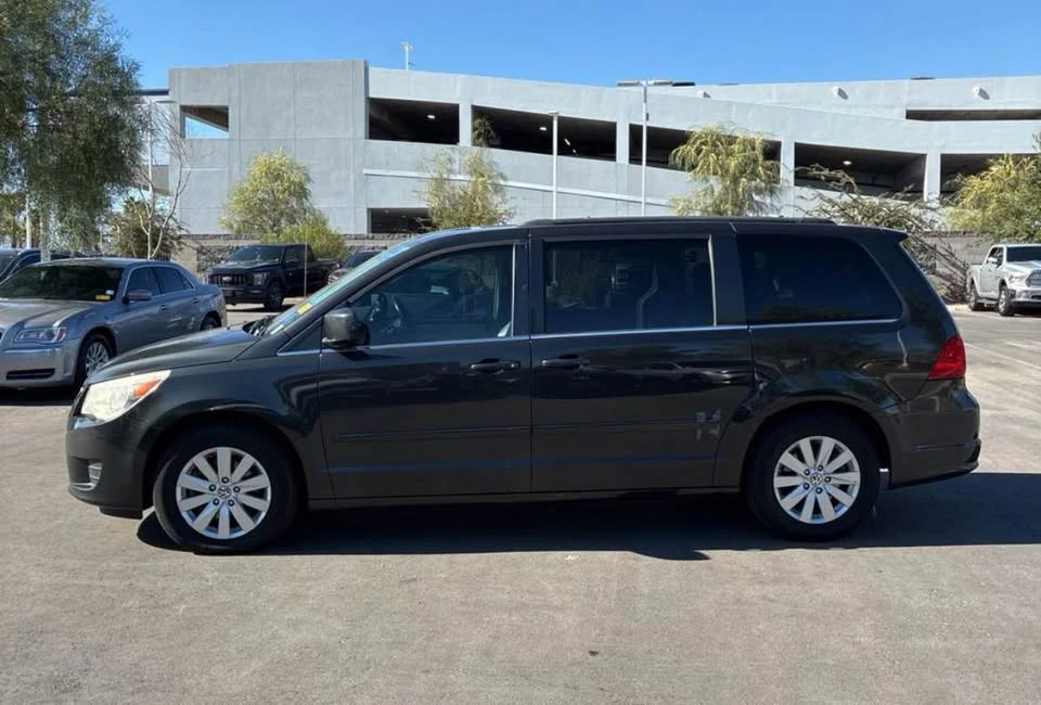 2012 Volkswagen Routan - Image 5 of 9