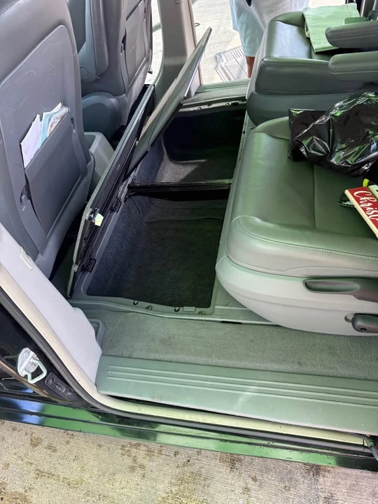 2012 Volkswagen Routan - Image 3 of 4
