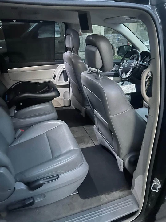 2012 Volkswagen Routan - Image 7 of 15