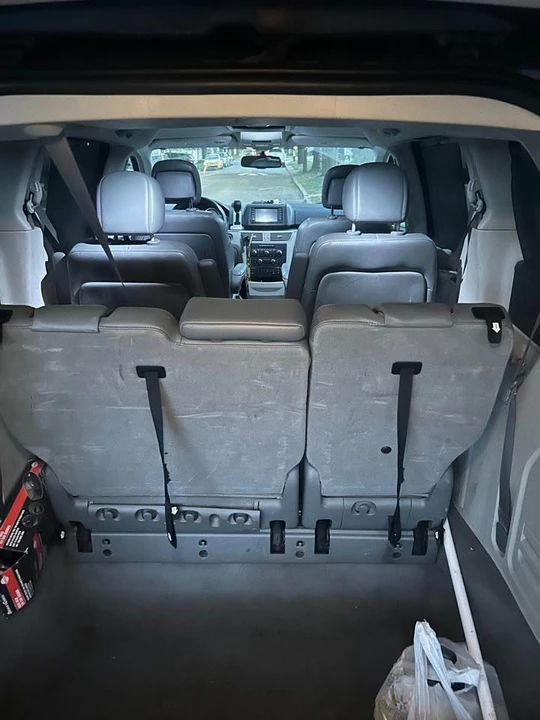 2012 Volkswagen Routan - Image 13 of 15