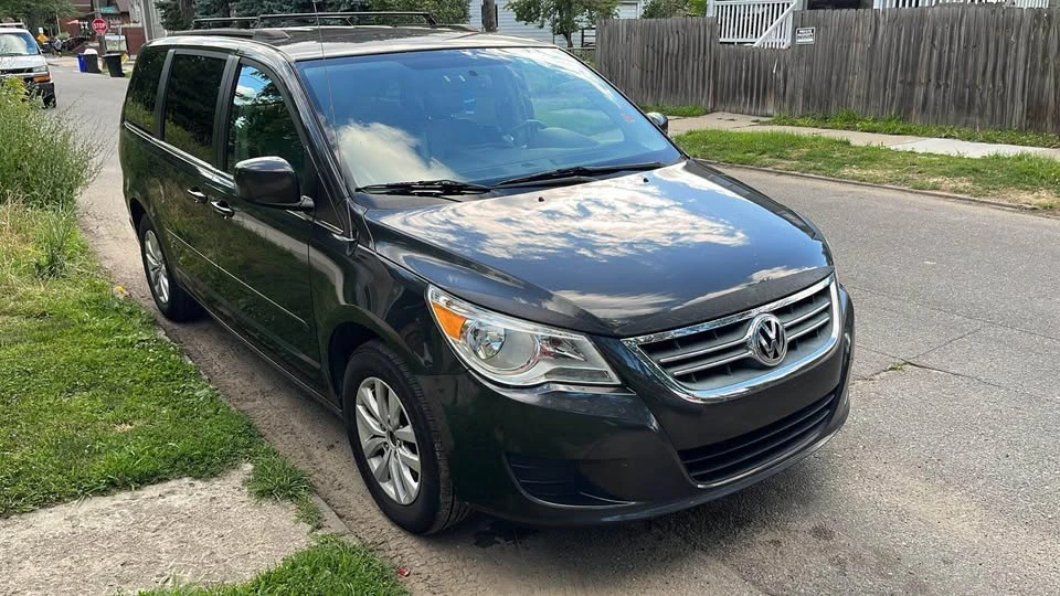 2012 Volkswagen Routan - Image 4 of 15