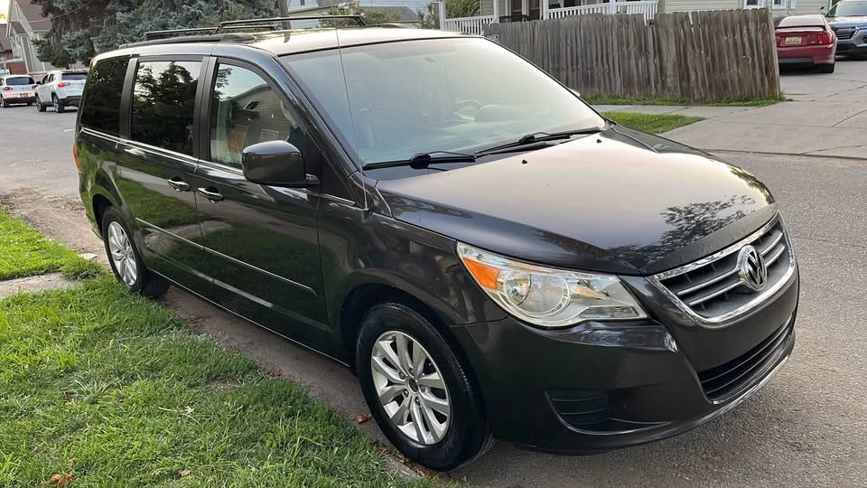 2012 Volkswagen Routan - Image 5 of 15