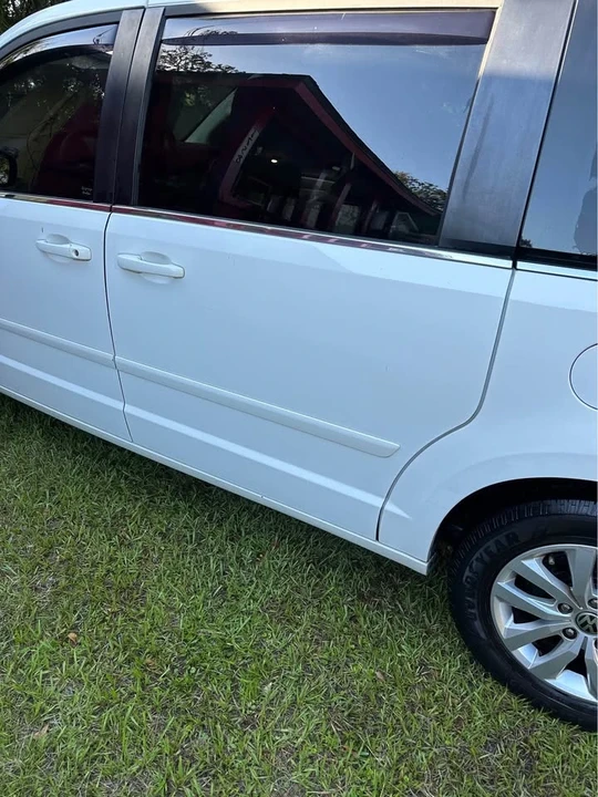 2012 Volkswagen Routan - Image 15 of 15