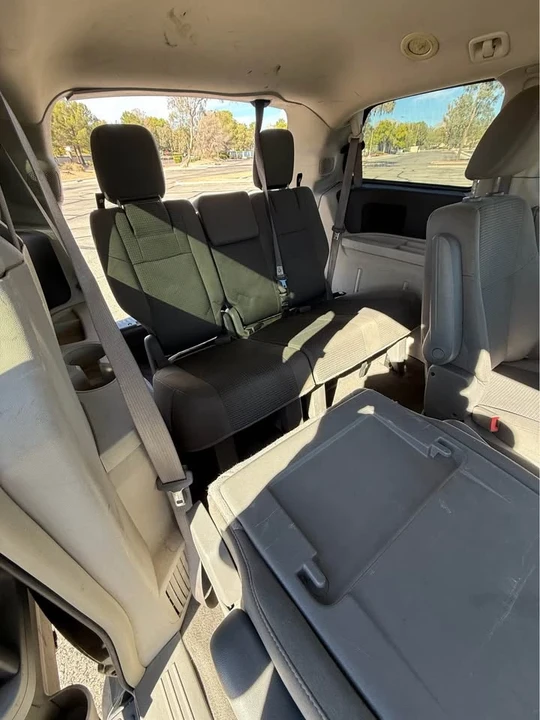 2012 Volkswagen Routan - Image 8 of 10