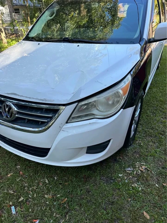 2012 Volkswagen Routan - Image 8 of 15