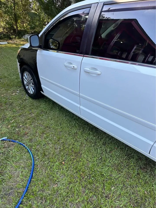 2012 Volkswagen Routan - Image 11 of 15