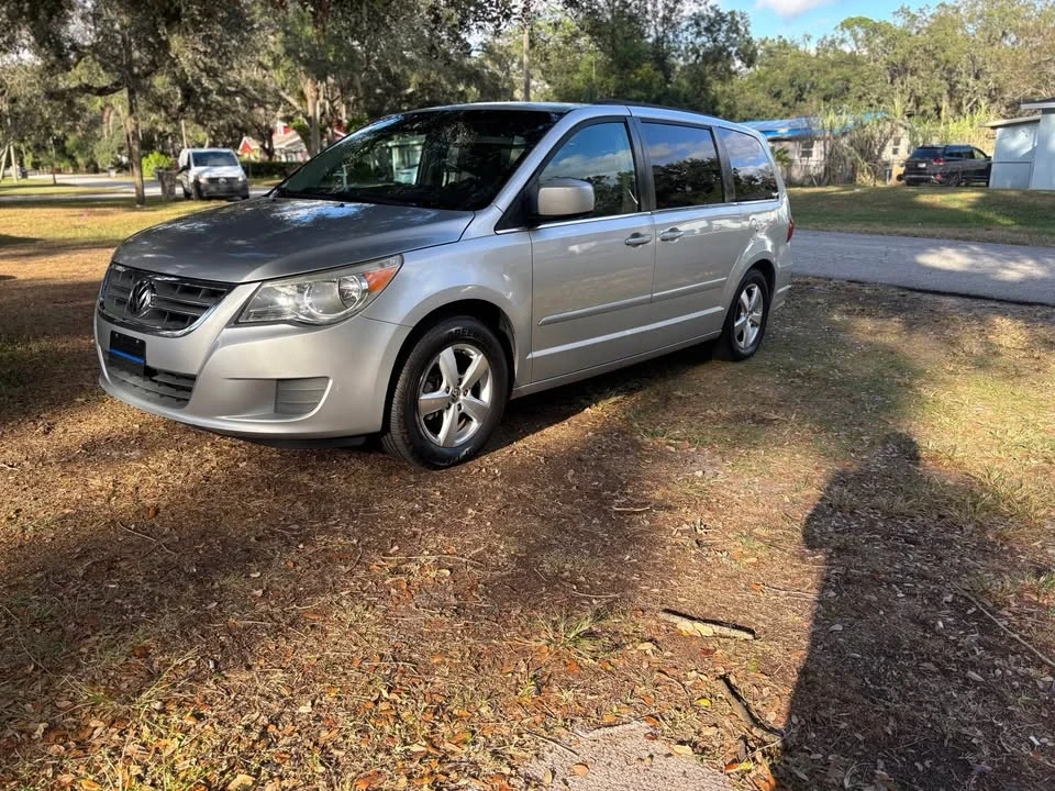 2012 Volkswagen Routan - Image 7 of 12
