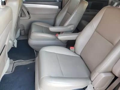 2012 Volkswagen Routan - Image 5 of 9