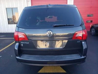 2012 Volkswagen Routan - Image 6 of 9