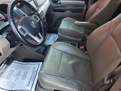 2012 Volkswagen Routan - Image 7 of 9