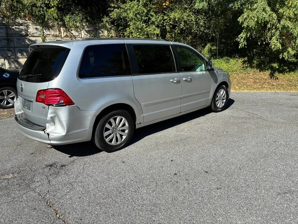 2012 Volkswagen Routan - Image 4 of 7