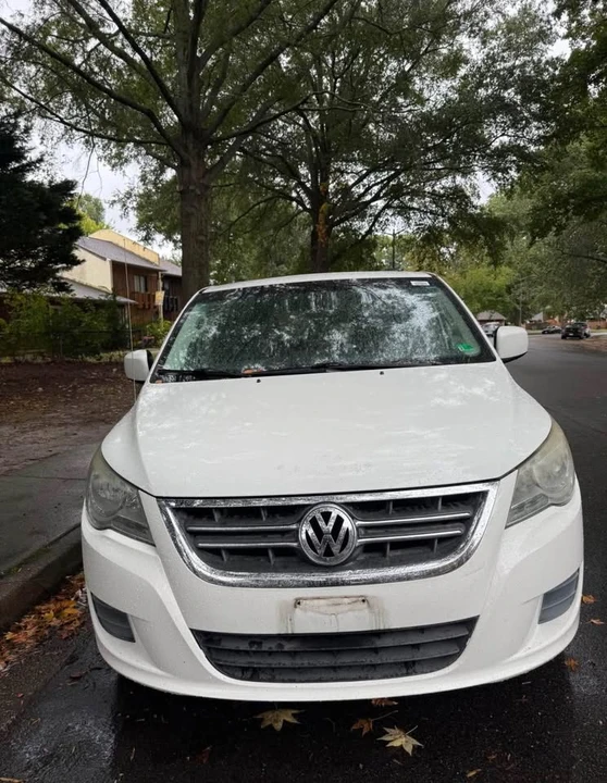 2012 Volkswagen Routan - Image 3 of 6