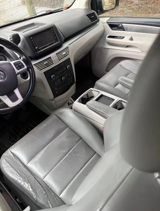 2012 Volkswagen Routan - Image 6 of 6
