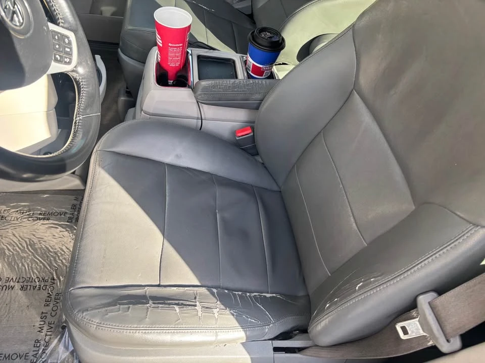 2012 Volkswagen Routan - Image 15 of 15