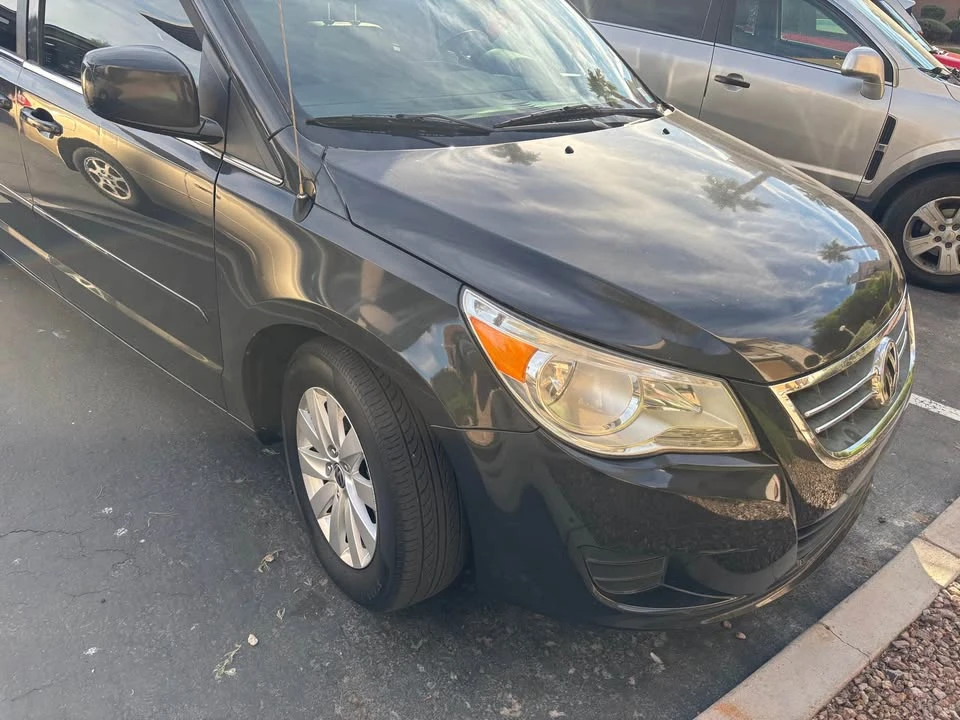 2012 Volkswagen Routan - Image 2 of 15
