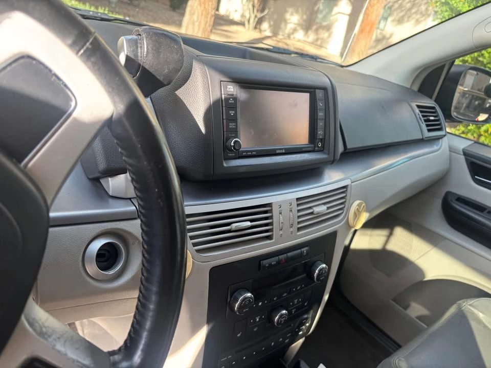 2012 Volkswagen Routan - Image 8 of 15