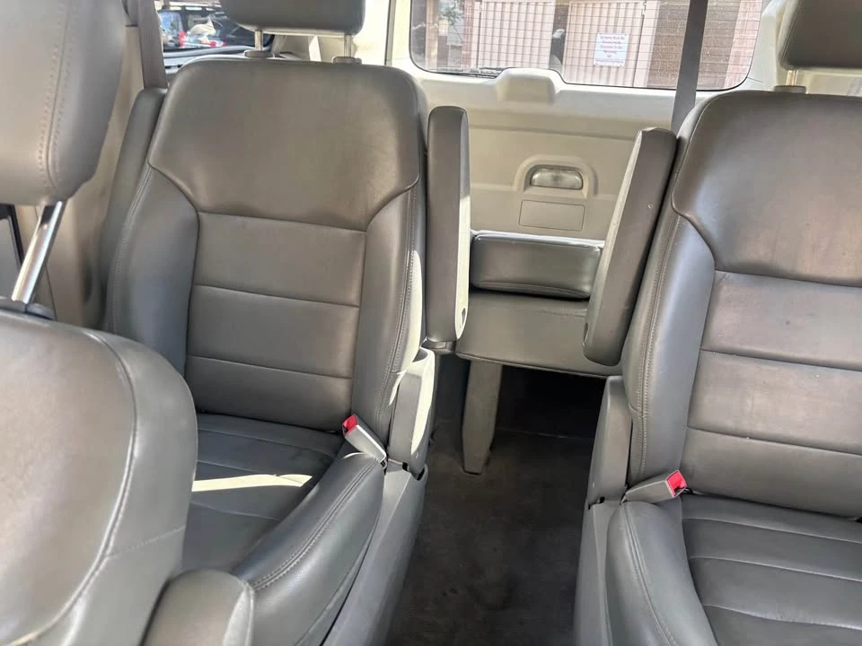 2012 Volkswagen Routan - Image 13 of 15