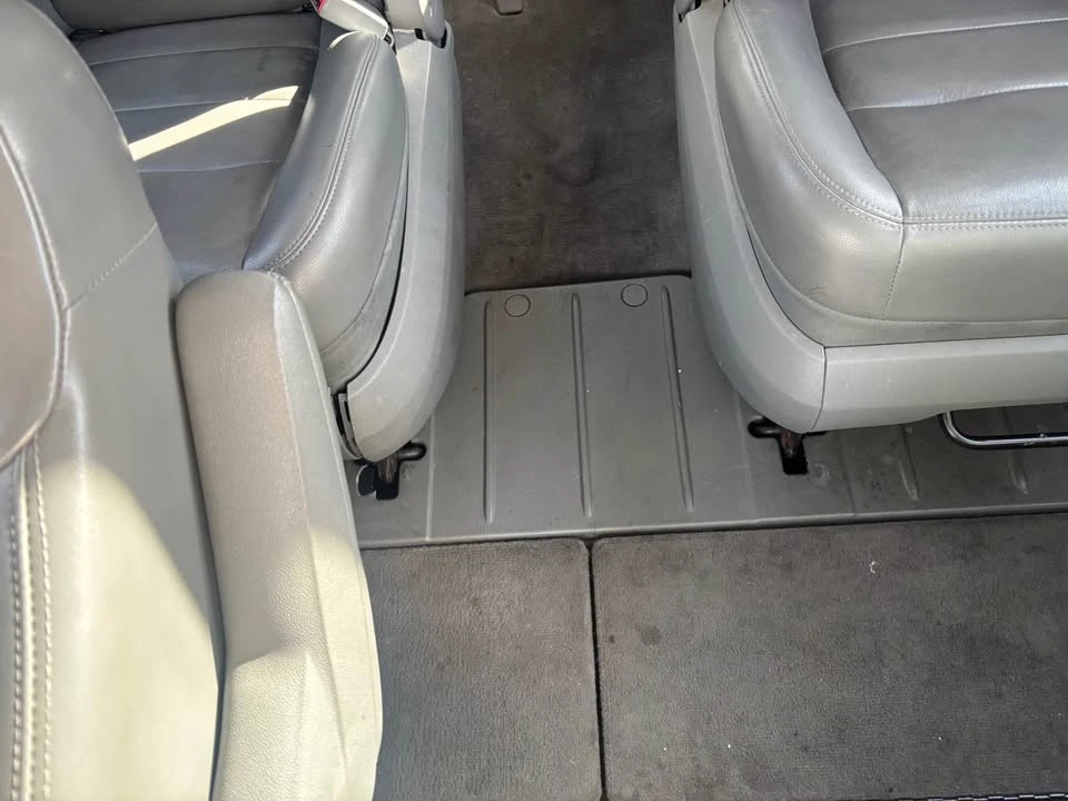 2012 Volkswagen Routan - Image 11 of 15
