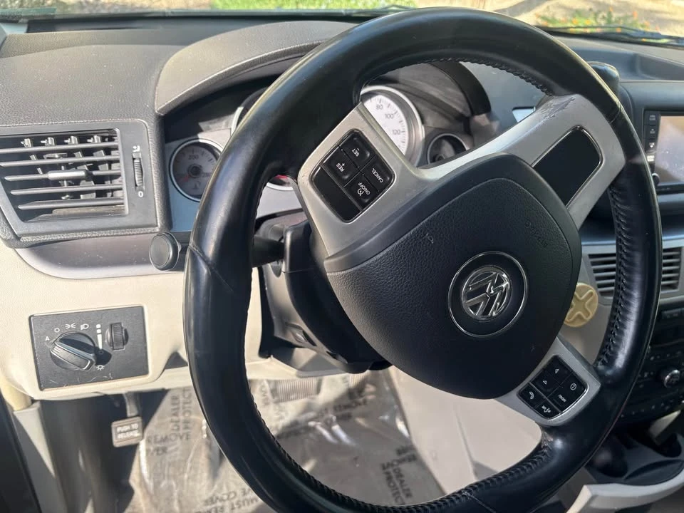 2012 Volkswagen Routan - Image 7 of 15
