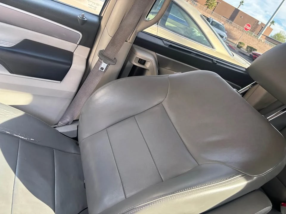 2012 Volkswagen Routan - Image 14 of 15