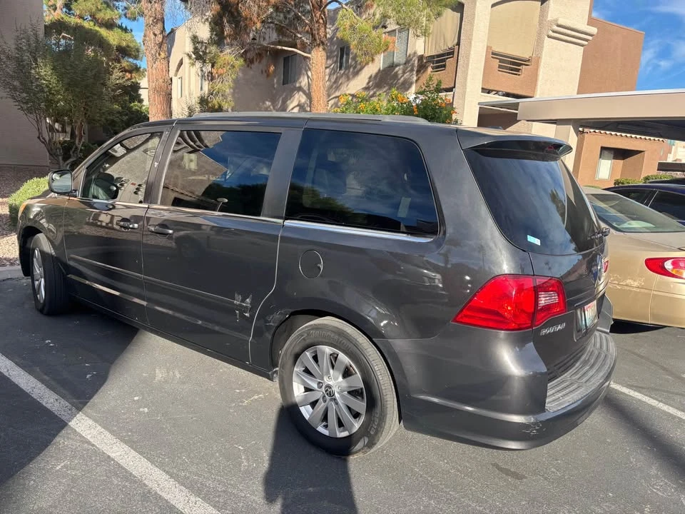 2012 Volkswagen Routan - Image 5 of 15