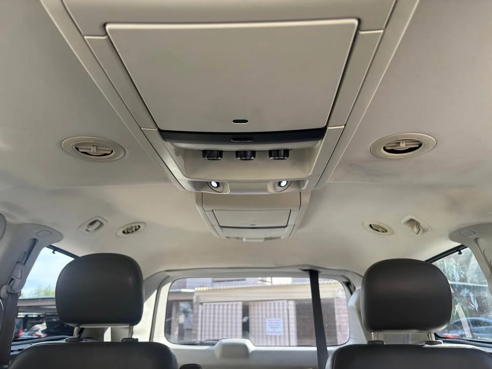 2012 Volkswagen Routan - Image 12 of 15