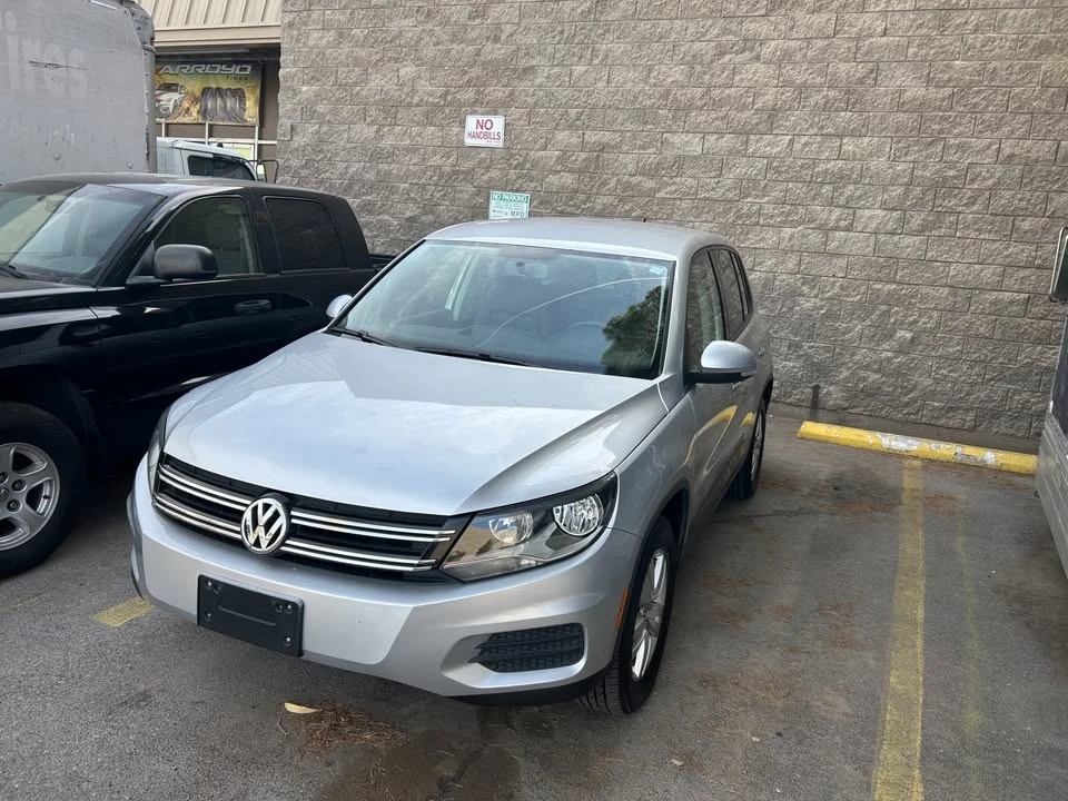 2012 Volkswagen Tiguan - Image 2 of 18