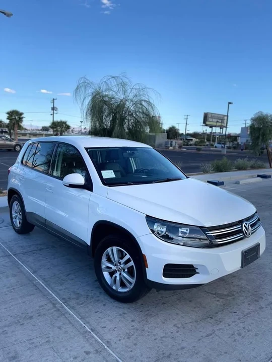 2012 Volkswagen Tiguan - Image 2 of 16