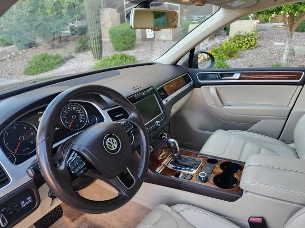 2012 Volkswagen Touareg - Image 12 of 19