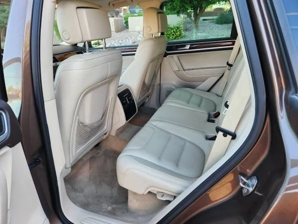 2012 Volkswagen Touareg - Image 16 of 19