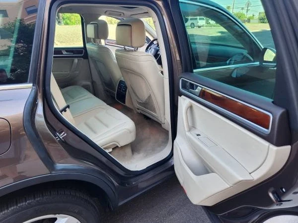 2012 Volkswagen Touareg - Image 15 of 19