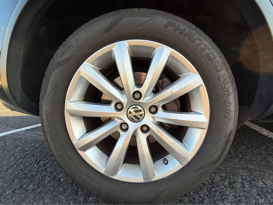 2012 Volkswagen Touareg - Image 19 of 20