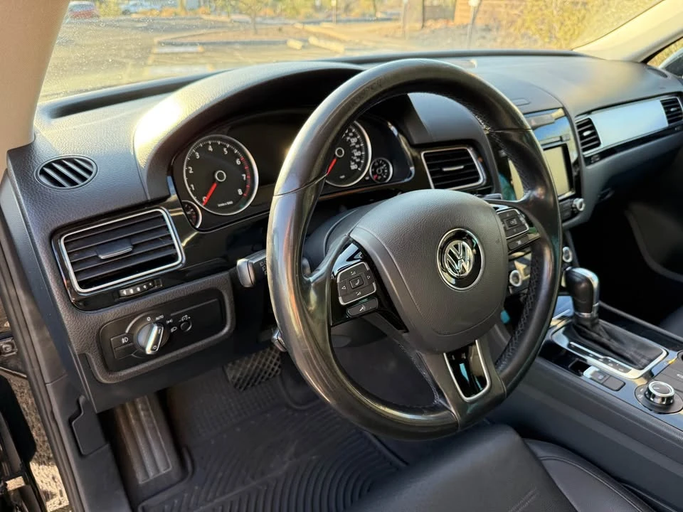 2012 Volkswagen Touareg - Image 10 of 20