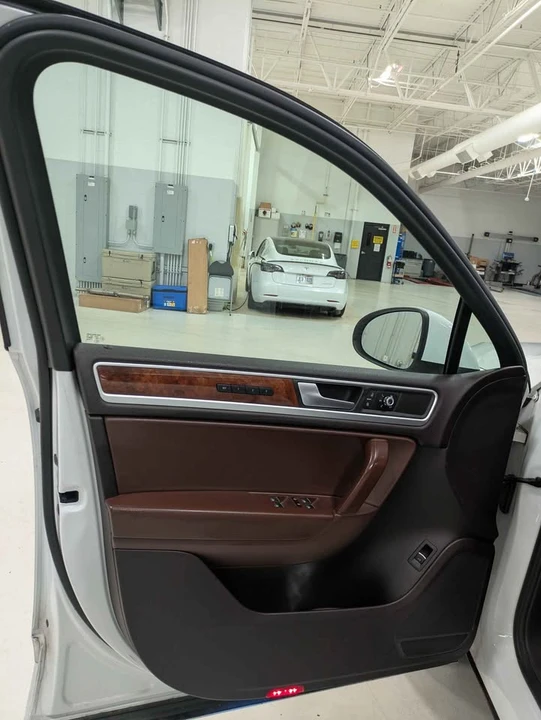2012 Volkswagen Touareg - Image 11 of 19
